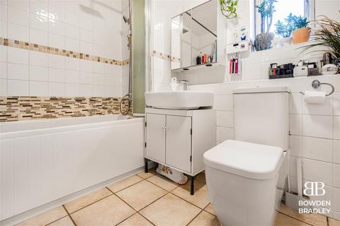 12 Tylney Close, Chigwell, IG7 4EH