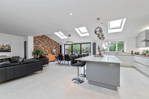 5 bedroom detached house for sale, Toulmin Drive, St. Albans