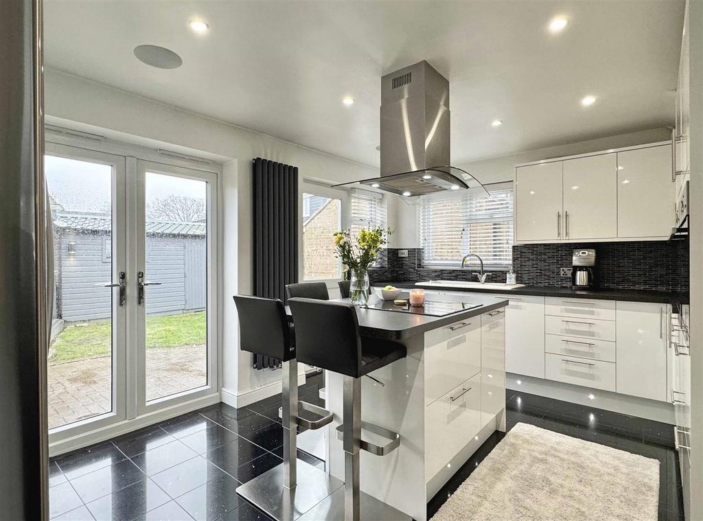 Kitchen b.jpg
