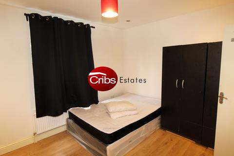 1 bedroom in a house share to rent, Morden, SM4