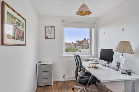 2 bedroom flat to rent, Coppetts Road, Muswell Hill, London, N10