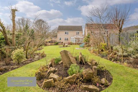 4 bedroom detached house for sale, Valerian Close, Buxton