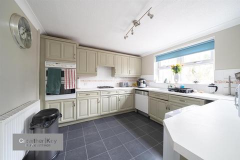 4 bedroom detached house for sale, Valerian Close, Buxton