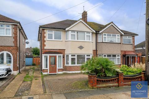 11 Don Way, Romford, RM1 4YR