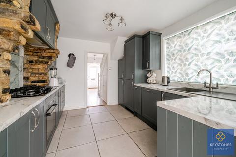11 Don Way, Romford, RM1 4YR