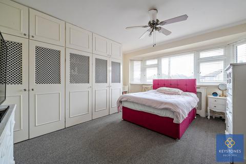 11 Don Way, Romford, RM1 4YR