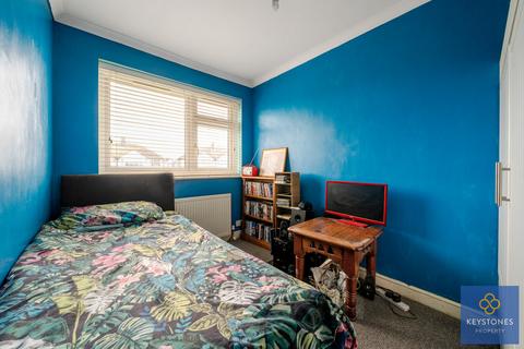11 Don Way, Romford, RM1 4YR