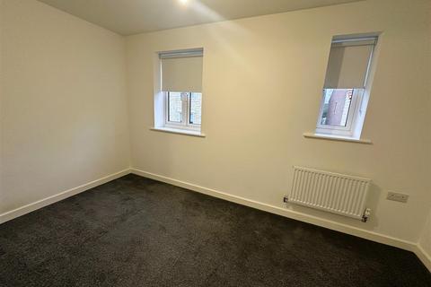 2 bedroom terraced house to rent, Hatherall Drive, Chippenham