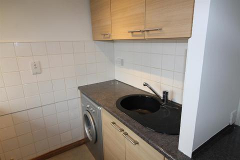 1 bedroom maisonette to rent, Brookside Close, Old Stratford, Milton Keynes, MK19 6BE