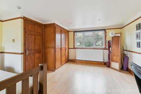 7 Crowborough Path, Watford, WD19 6EH