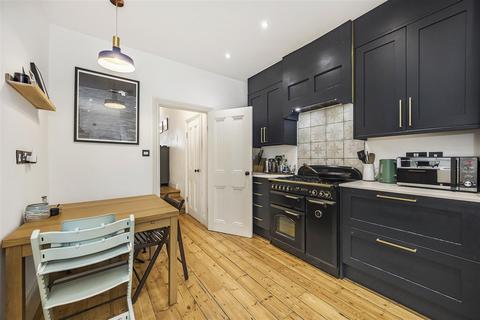 2 bedroom flat for sale, Murchison Road, London E10