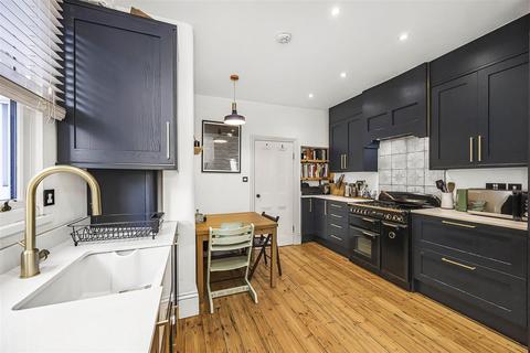 2 bedroom flat for sale, Murchison Road, London E10