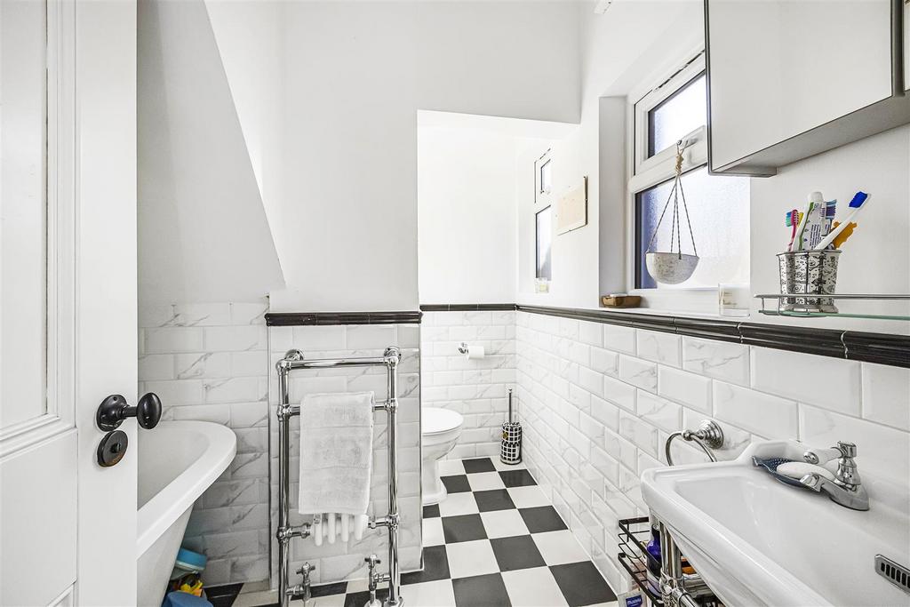 271 Murchison Road -007.JPG