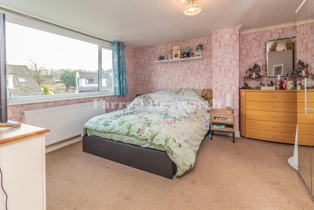 Bedroom 1 image 2