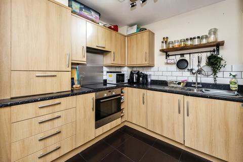 2 bedroom flat for sale, Drummond Grove, Ashford, TN24 0