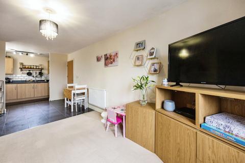 2 bedroom flat for sale, Drummond Grove, Ashford, TN24 0