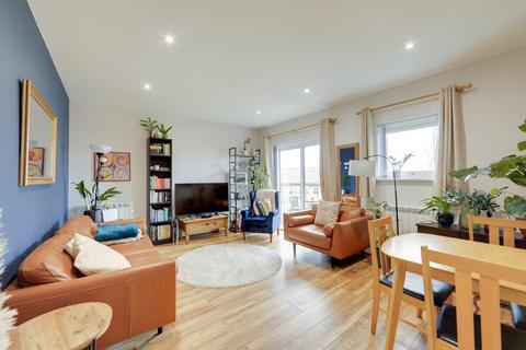 2 bedroom flat for sale, Highfield Close, Hither Green , London, SE13