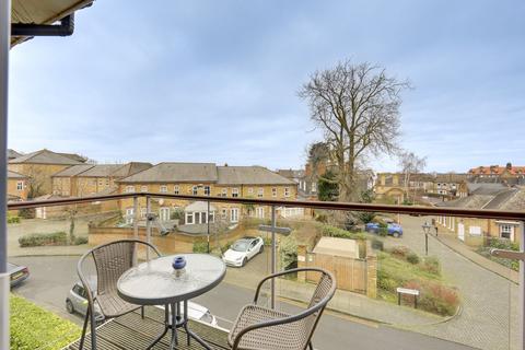 2 bedroom flat for sale, Highfield Close, Hither Green , London, SE13