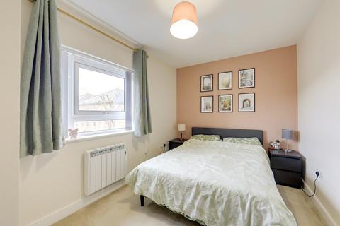 2 bedroom flat for sale, Highfield Close, Hither Green , London, SE13