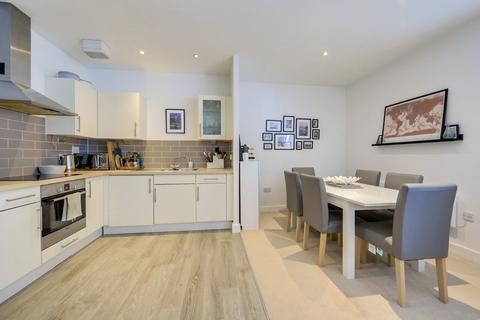 1 bedroom flat for sale, Desvignes Drive, Hither Green, London, SE13