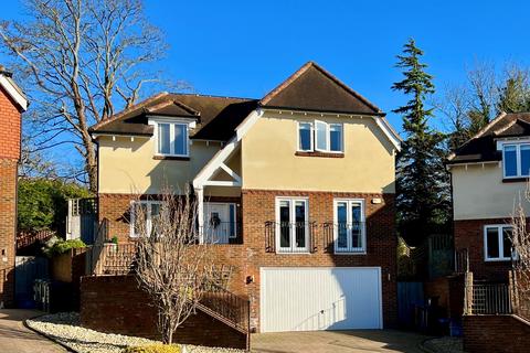 2 Chynham Place, South Croydon, CR2 0JZ