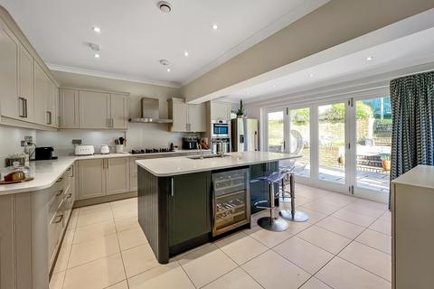 2 Chynham Place, South Croydon, CR2 0JZ