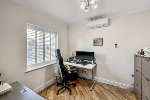 2 Chynham Place, South Croydon, CR2 0JZ