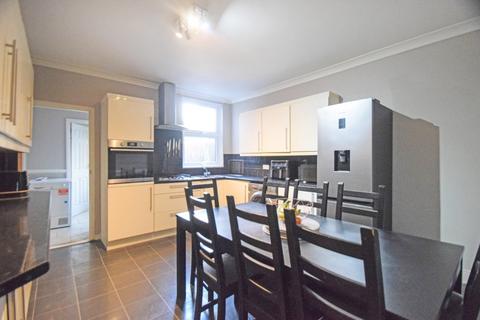 3 bedroom terraced house for sale, Church Street, Gillingham, ME7