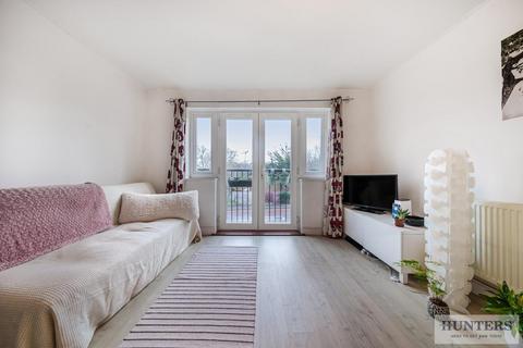 2 bedroom flat for sale, Pettacre Close, West Thamesmead