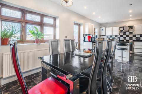 6 bedroom house for sale, Rushden Gardens, Clayhall
