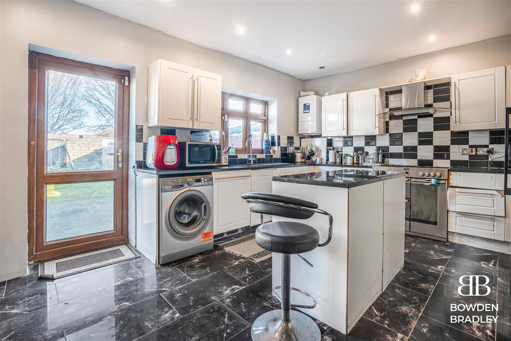 Kitchen/Dining Area