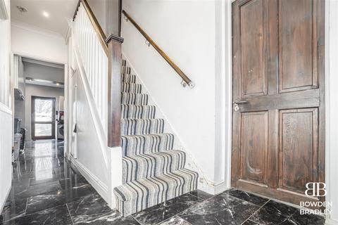 undefined, Rushden Gardens, Clayhall