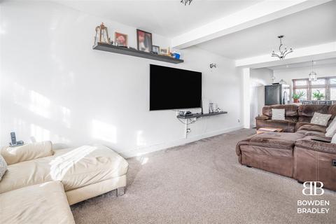 undefined, Rushden Gardens, Clayhall