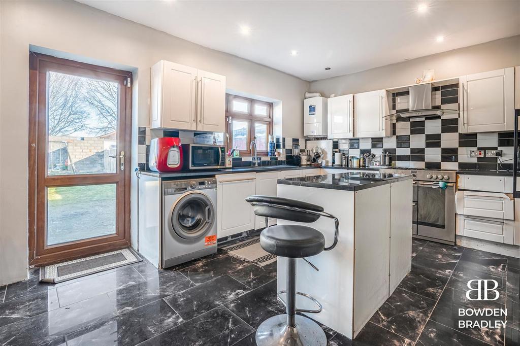 Kitchen/Dining Area