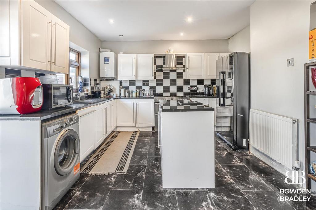 Kitchen/Dining Area