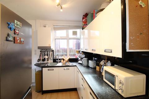 2 bedroom apartment for sale, Birchwood Avenue, High Heaton, Newcastle Upon Tyne