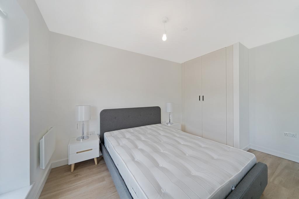 Apartment in Colindale - View 4