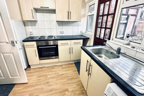 4 bedroom terraced house to rent, NEWLY PAINTED 4 BED HOUSE | AVAILABLE NOW, Dagenham RM10