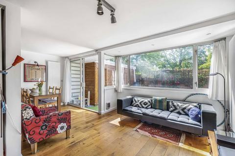 6 Sanders Close, Hampton Hill, Hampton, TW12 1QY