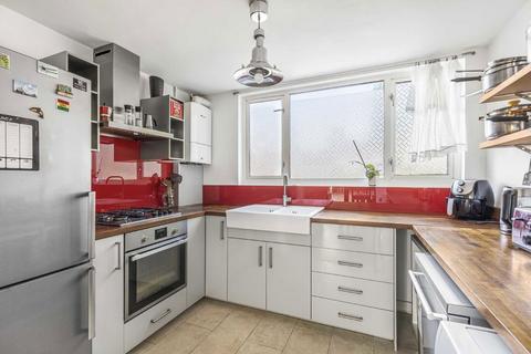 6 Sanders Close, Hampton Hill, Hampton, TW12 1QY