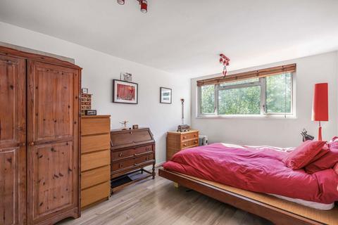 6 Sanders Close, Hampton Hill, Hampton, TW12 1QY