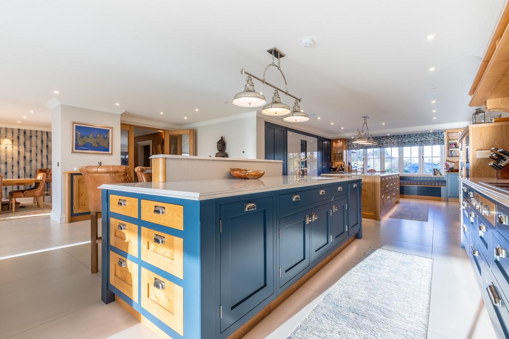 Absolutely Fabulous Kitchen &amp; Breakfast Area