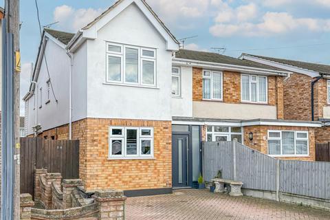 16 Crouch Avenue, Hullbridge, Hockley, SS5 6BP