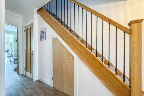 16 Crouch Avenue, Hullbridge, Hockley, SS5 6BP