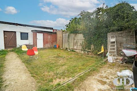 2 bedroom ground floor flat for sale, Waverley Gardens, London