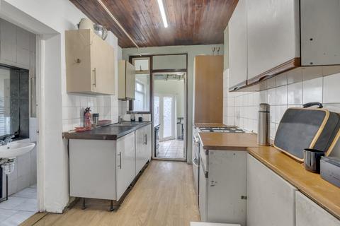 2 bedroom ground floor flat for sale, Waverley Gardens, London