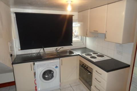 Studio to rent, Lancaster Road, Southall