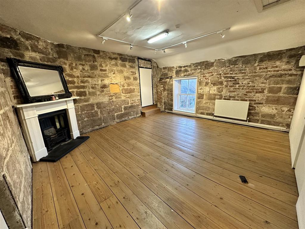 Room 1 Picture 2