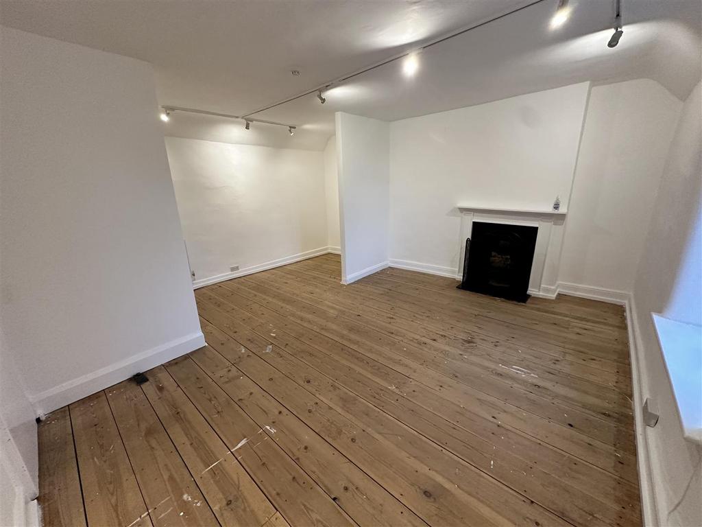 Room 2 Picture 2