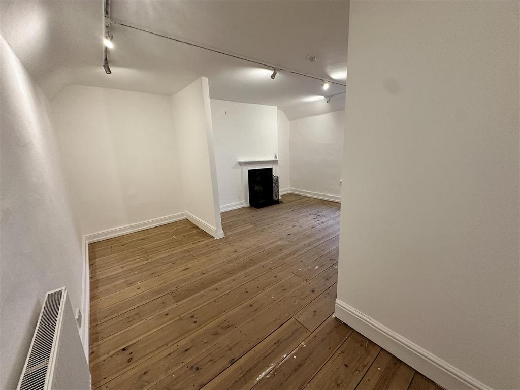 Room 2 Picture 3